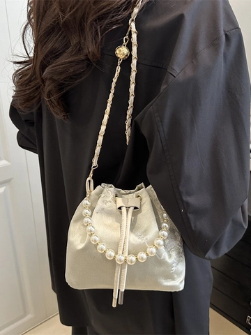 Sac Seau Brodé pour Femme en Satin Poignée en Künstliche Perles Cordon de Serrage Sac Bandoulière Style Chinois Motif Floral Chaîne en Métal