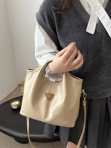 Borsa a Secchiello da Donna in Pelle PU a Cera d'Olio Vintage Stile Coreano Tracolla Regolabile Decorazione in Metallo Tote
