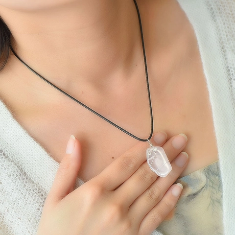 Natural Raw Crystal Pendant Necklace Handmade Wire Wrapped Irregular Amethyst Rose Quartz Clear Quartz Jewelry For Women