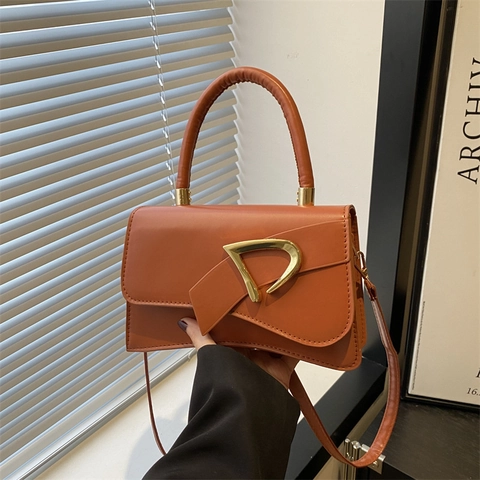 Borsa a Tracolla in Pelle PU alla Moda per Donna Fondo Curvo Asimmetrico Borsa Crossbody Con Fibbia a D Dorata Piccola Borsa Quadrata