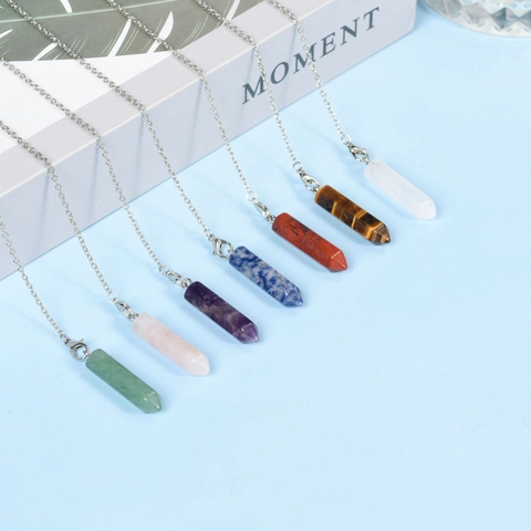 Collana con Pendente a Colonna Esagonale in Cristallo Naturale Catena in Lega Medaglia di Buddha Pietra Energetica Yoga