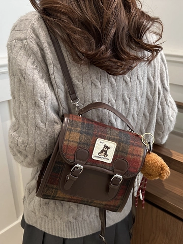 Zaino Mini da Donna in Lana a Quadri Vintage Stile Preppy Splicing a Contrasto con Simpatico Ciondolo a Orsetto