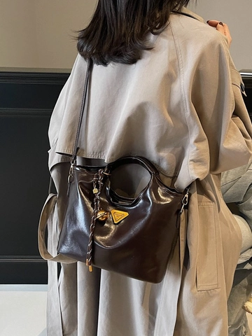 Women Tote Bag Shiny PU Leather Elegant Triangle Decor With Bell Charm Large Capacity Commute Shoulder Handbag