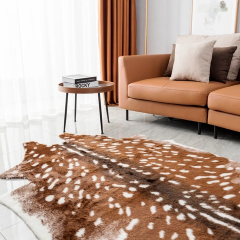 Tappeto Pelliccia Sintetica Motivo Pelle Cervo Irregolare Peluche Morbido Soggiorno Camera Decorazione Casa Marrone Bianco