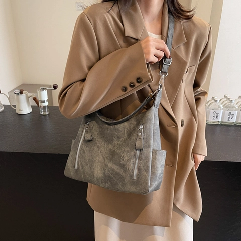 Vintage PU Leather Hobo Shoulder Bag Large Capacity Distressed Texture Crossbody Handbag With Vertical Zipper Pockets