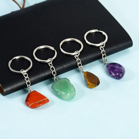 Natural Crystal Tumbled Stone Keychain Irregular Raw Gemstone Key Ring Amethyst Rose Quartz Healing Crystal Pendant For Bag