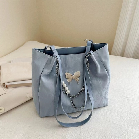 Women Large Capacity Wrinkled PU Tote Bag With Butterfly Pendant Artificial Pearl Chain Decoration Commuter Shoulder Bag For School Daily