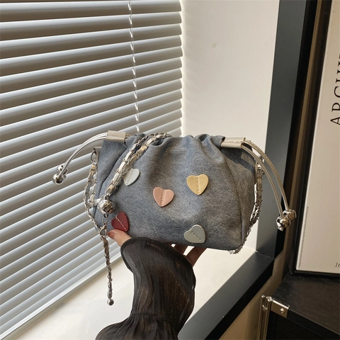 Borsa a Secchiello da Donna in Pelle PU Con Patch a Cuore Colorato Estetica Borsa a Tracolla Plissettata Con Coulisse e Catena