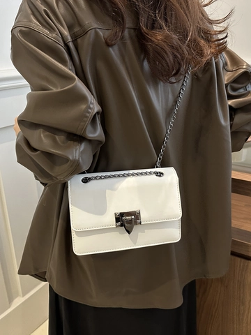 Damen Einfarbig PU Leder Umhängetasche Mode Koreanischen Stil Kette Schultertasche Mit Nieten Metallschloss Kleine Quadratische Tasche Für Den Alltag