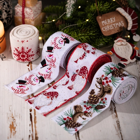 Nastro Animato Natalizio in Rotolo Per Pacchetti Regalo Decorazione Albero di Natale Tessuto Effetto Lino Motivo Gnomo Pupazzo di Neve Scoiattolo Fai Da Te
