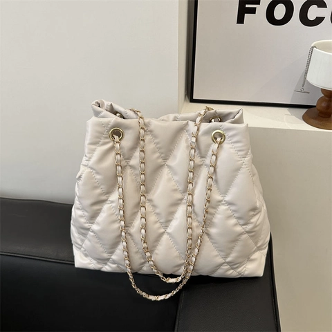 Women Fashion Diamond Quilted PU Leather Tote Bag Large Capacity Chain Shoulder Bag Elegant Solid Color Crossbody Bag