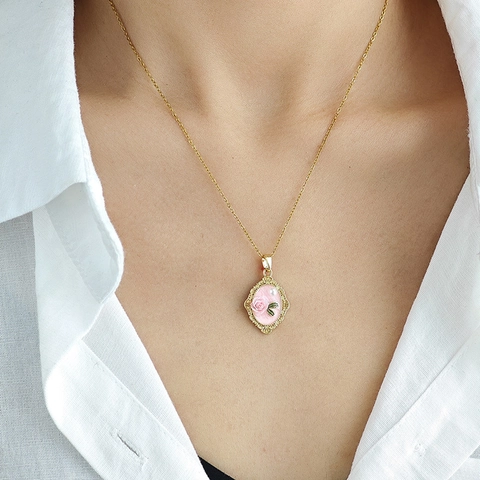 Collar con Colgante de Flor de Esmalte Francés Vintage para Mujer Cadena de Acero Inoxidable Perla Artificial Rosa Tulipán Joyería Floral Regalo