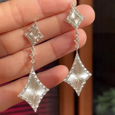 Pendientes Colgantes de Latón Cepillado Vintage Rombo Grabado de Estrella Zirconia Incrustada Joyería de Oreja Geométrica Para Mujer Diario Fiesta Accesorios Elegantes