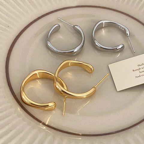 Minimalistische Unregelmäßige Wellen Hoop Ohrringe Messing Geometrische U-Form Schicker Polierter Modeschmuck Für Damen
