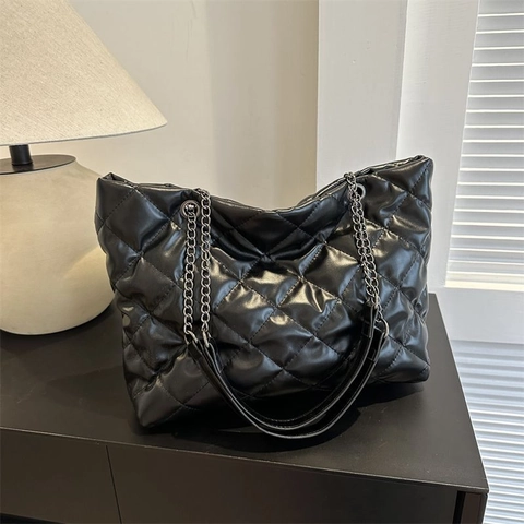 Women Large Capacity Quilted Tote Bag PU Leather Lingge Pattern Metal Chain Shoulder Crossbody Bag For Commute Daily Use