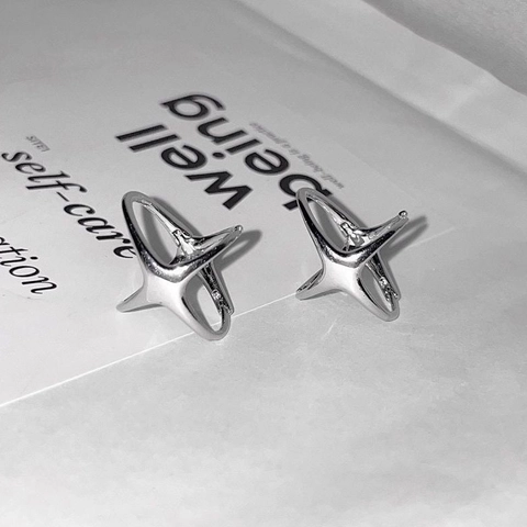 Pendientes de Aro con Estrella Tridimensional Cobre Plateado Diseño Geométrico Minimalista Joyería de Moda Diaria Para Mujeres