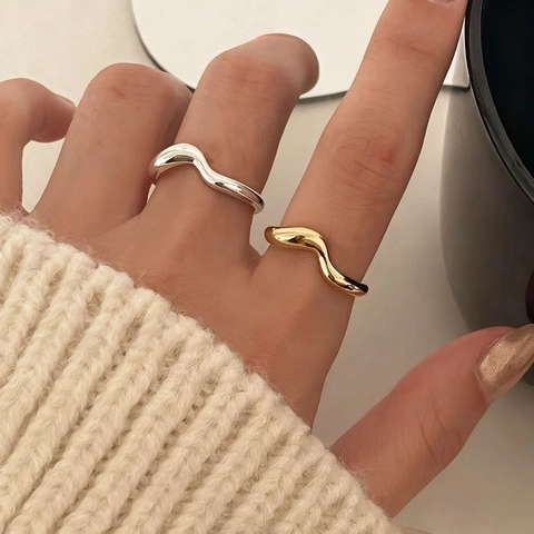 Minimalistischer Unregelmäßiger Wellenring Aus Kupfer Für Damen Verstellbarer Geometrischer Modeschmuck Mit Gedrehter Linie
