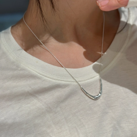Collana Minimalista Con Pendente A Corno A Forma Di U Rame Texture Fusa Irregolare Catena Da Clavicola Per Donna