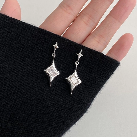 Moderne Unregelmäßige Sternenstrahl Zirkonia Ohrstecker Geometrischer Kupfer Kalter Stil Schmuck Für Damen Elegante Party Accessoires