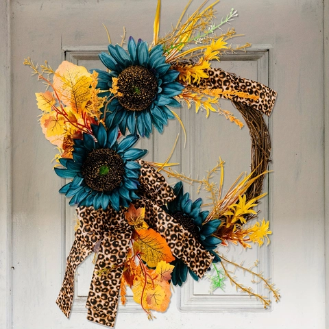 Ghirlanda Autunnale Di Girasoli Blu Con Nastro Leopardato Foglie Di Acero Base In Rattan Decorazione Per Porta