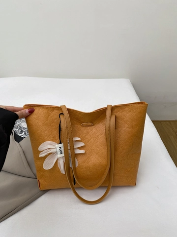 Women Large Capacity Tote Bag Pleated PU Leather Shoulder Bag With Flower Charm Solid Color Fashion Commuting Handbag