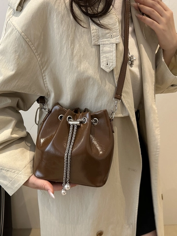 Mode Eimer Tasche Damen Glänzendes PU Leder Kordelzug Schulter Umhängetasche Mit Künstliche Perlen Metallkette Elegant