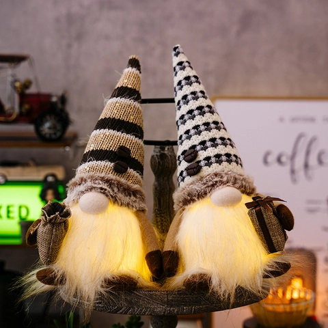 Gnome de Café Nordique de Luxe Décoration en Peluche Avec Lumière LED Tissu Bonnet Rayé Tricoté Poupée Sans Visage Ornement pour Maison Café Noël Table