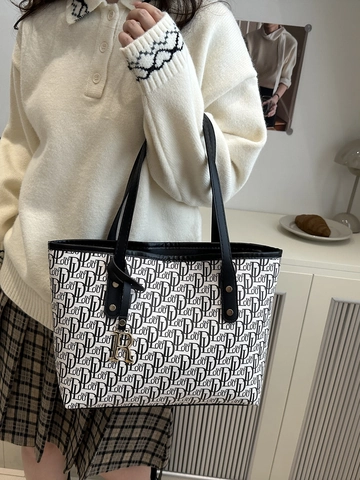 Große Kapazität Tote Bag PU Leder Monogramm Print Metall Buchstaben Anhänger Reißverschluss Retro Schultertasche Für Damen Büro