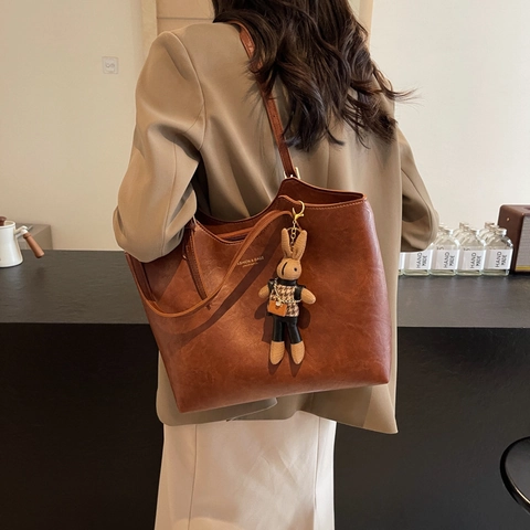 Bolso Tote de Cuero PU Vintage de Gran Capacidad Para Mujer Bolso de Hombro Retro Bolso de Mano de Moda Pendentif de Conejo