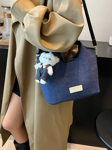 Sac À Épaule En Denim Avec Pendentif Ours Garniture En Cuir PU Sac Cabas Rétro Décontracté Pour Femmes Bandoulière Réglable