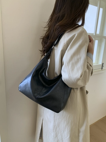 Vintage Large Capacity PU Leather Tote Bag For Women Solid Color Commuter Shoulder Bag Soft Hobo Underarm Bag Minimalist Handbag