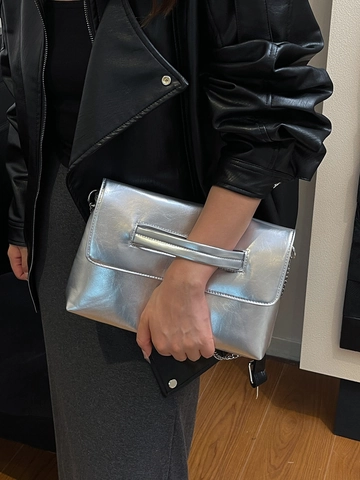 Women Glossy PU Leather Envelope Shoulder Bag With Silver Chain Strap And Hand Carry Slot Urban Minimalist Daily Purse