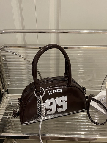 Retro Amerikaanse Sportstijl Dames Schoudertas Glanzend PU Leren Handtas Met Los Angeles 95 Print En Ketting Decoratie
