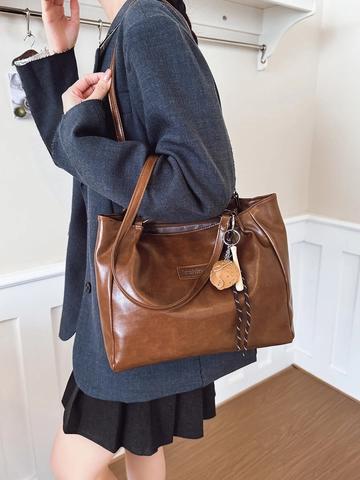 Women Large Capacity Tote Bag PU Leather Minimalist Shoulder Bag With Baseball Sports Pendant Casual Commuter