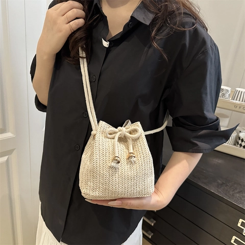 Damen Sommer Strand Strohgeflecht Beuteltasche Mode Minimalistisch Kordelzug Umhängetasche Mit Quaste Baumwollseil Schultergurt