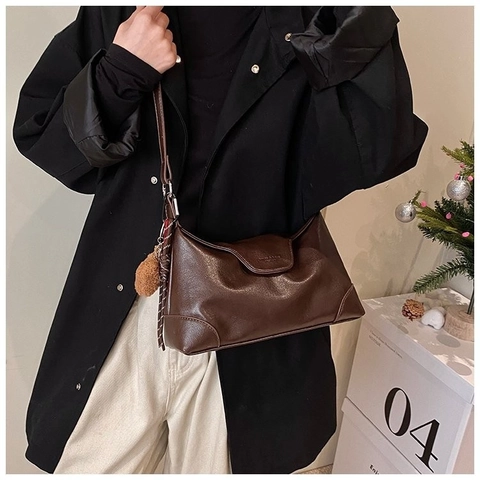 Retro Damen Umhängetasche PU Leder Große Kapazität Hobo Tasche Für Tägliches Pendeln Mit Süßem Plüschbären Anhänger