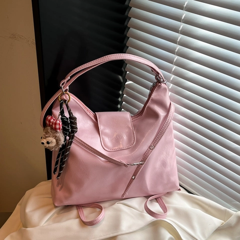 Borsa a Tracolla da Donna in Pelle PU Lucida Grande Capacità Borsa Tote Hobo Versatile per Pendolarismo Quotidiano Con Ciondolo a Forma di Orsetto di Peluche