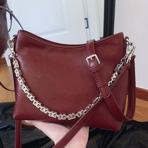 Women Minimalist PU Leather Bucket Bag With G-Link Metal Chain Adjustable Shoulder Crossbody Bag Versatile Vintage Handbag