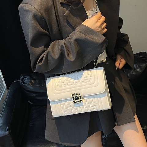 Vintage Gewatteerde Schoudertas Voor Dames Kunstleer Crossbody Tas Met Edelsteen Sluiting Metalen Ketting Veelzijdige Tas