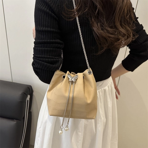 Mode Damen PU Leder Krokodilmuster Eimertasche Mit Schmetterlingsverschluss Künstliche Perle Kette Gurt Pendler Umhängetasche