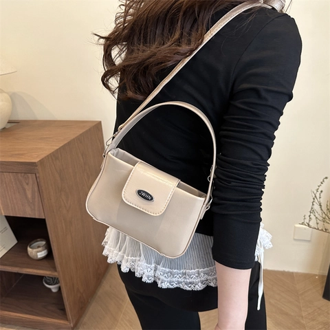 Borsa a Spalla Minimalista in Pelle PU per Donna Borsa a Tracolla alla Moda Con Decorazione Logo in Metallo Giornaliera