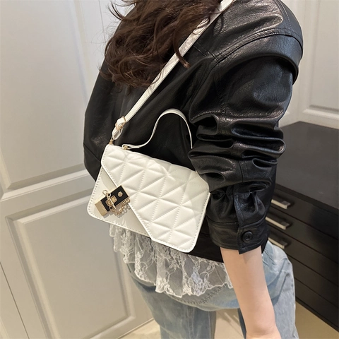 Vintage Quilted PU Leather Crossbody Bag For Women Rhombic Pattern Small Square Handbag With Golden Lock Chain Decor