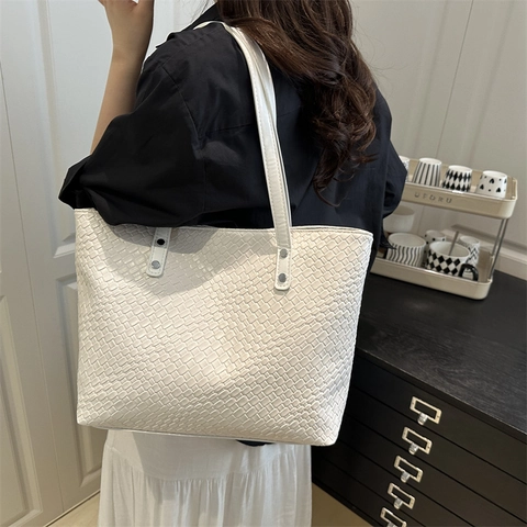 Vintage Woven Texture Tote Bag For Women Large Capacity PU Leather Shoulder Bag Retro Commuter Handbag With Rivet Detail