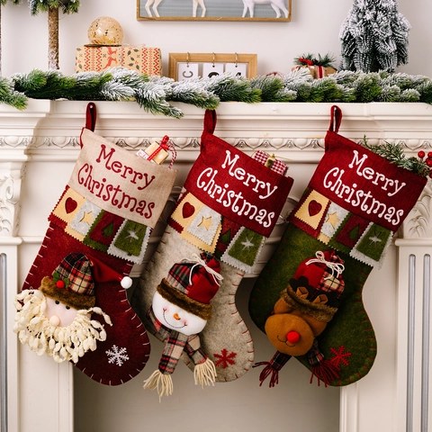 Grande Chaussette de Noël en Tissu Motif 3D Père Noël Bonhomme de Neige Renne Décoration Suspendue pour Cheminée Ornement de Vacances Cadeau