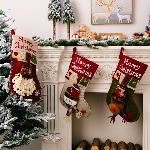 Grande Chaussette de Noël en Tissu Motif 3D Père Noël Bonhomme de Neige Renne Décoration Suspendue pour Cheminée Ornement de Vacances Cadeau