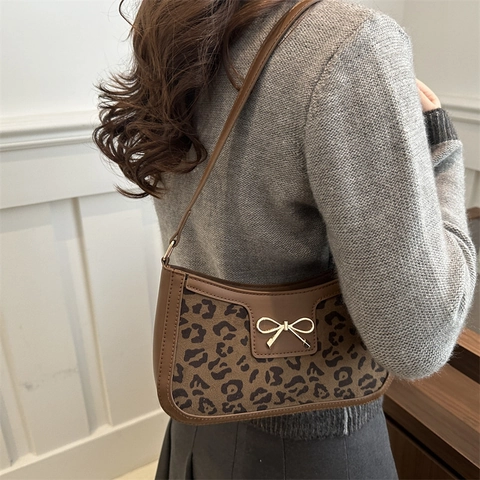Leopard Print Underarm Shoulder Bag PU Leather Bowknot Metal Decoration Retro French Baguette Handbag For Women