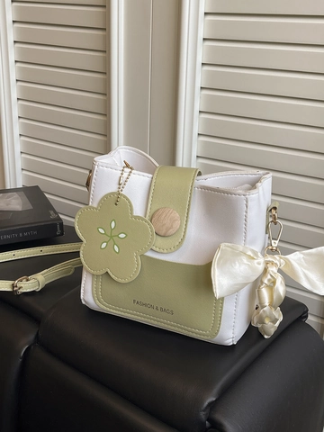 Borsa a Tracolla in Pelle PU Patchwork da Donna Con Fibbia in Legno Foulard in Satin Ciondolo a Fiore Borsa a Secchiello