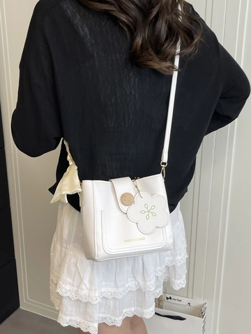 Borsa a Tracolla in Pelle PU Patchwork da Donna Con Fibbia in Legno Foulard in Satin Ciondolo a Fiore Borsa a Secchiello