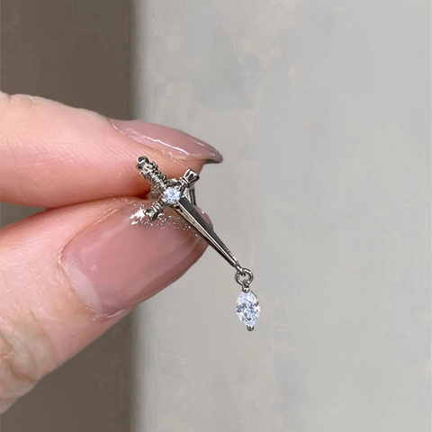 Pendientes De Espada De Cobre Vintage Con Circón Brillante Daga Studs De Cartílago Con Rosca Joyería Gótica Mujer