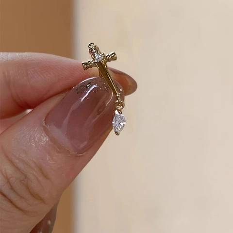 Pendientes De Espada De Cobre Vintage Con Circón Brillante Daga Studs De Cartílago Con Rosca Joyería Gótica Mujer